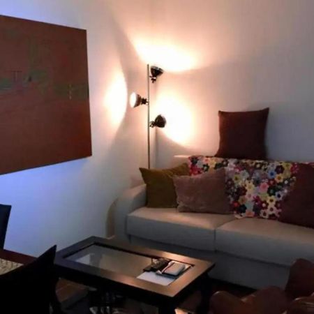 Charming Apartment Near The Eiffel Tower ปารีส ภายนอก รูปภาพ