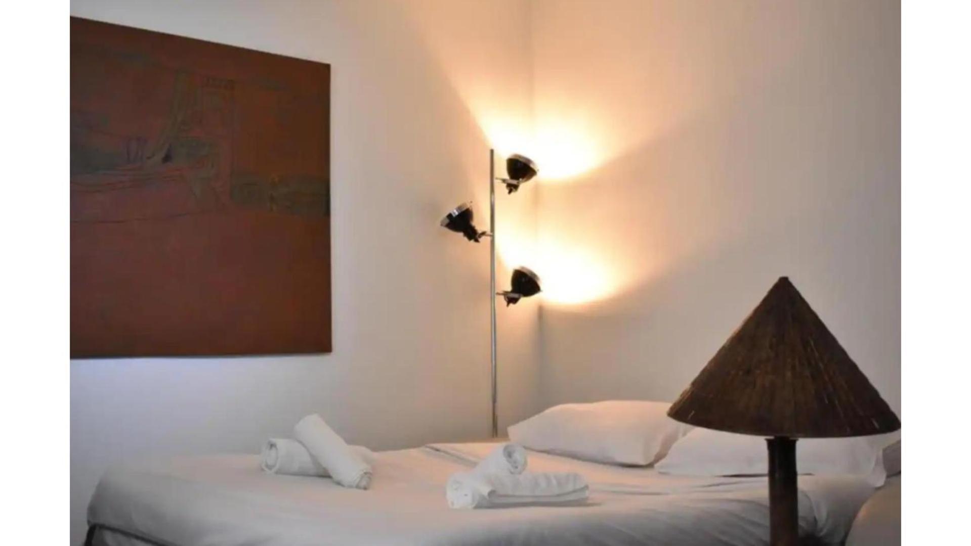 Charming Apartment Near The Eiffel Tower ปารีส ภายนอก รูปภาพ